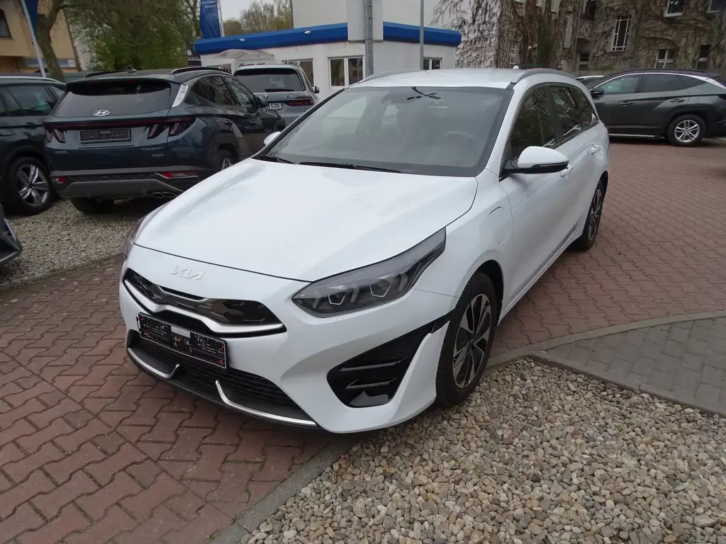 Main__Slider__Photo:Kia cee´d Sportswagon 1.6 Plug-in Hybrid Vision 04/2022-0