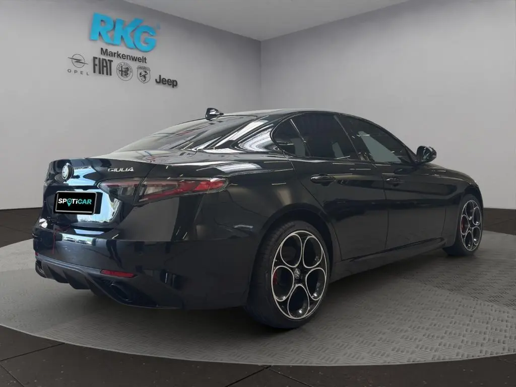 Main__Slider__Photo:Alfa Romeo Giulia Competizione Q4/Kamera/Totwinkel/Spur 06/2023-0