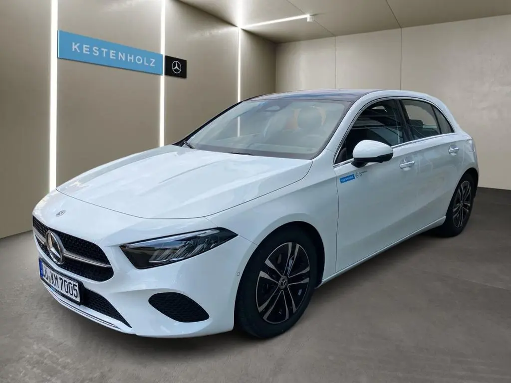 Main__Slider__Photo:Mercedes-Benz A 180 Progressive PANO+360°+DISTR+PARK+KEYLESS 03/2026-1