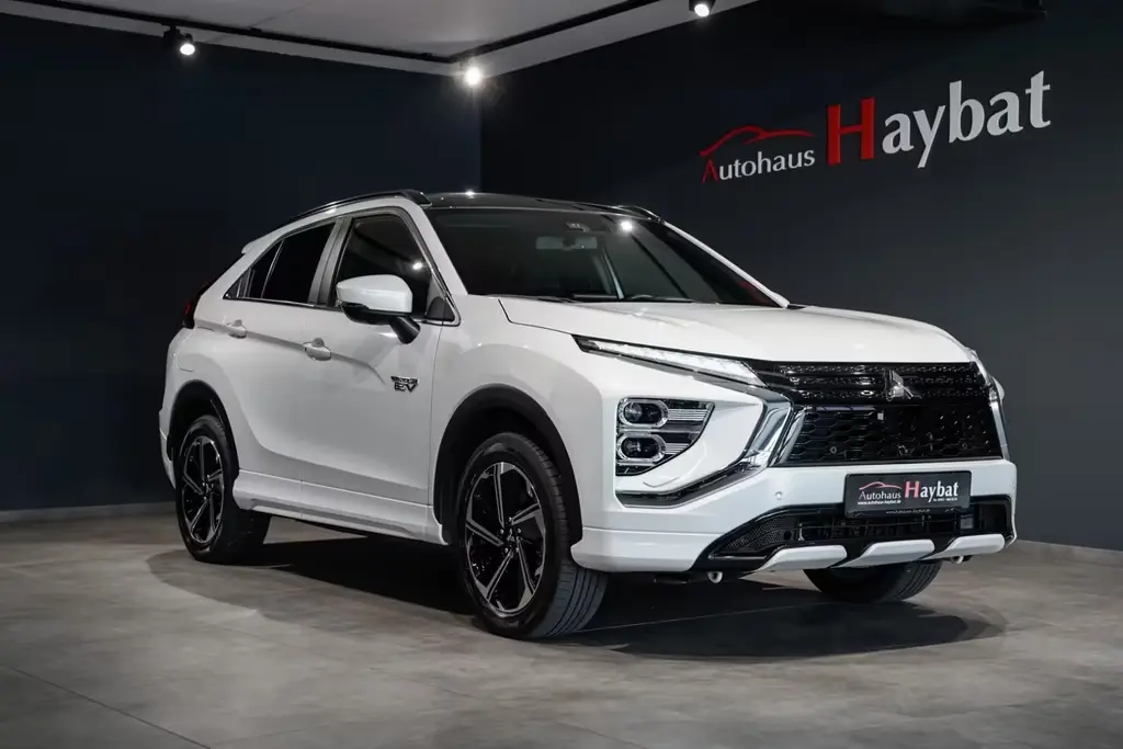 Main__Slider__Photo:Mitsubishi Eclipse Cross Top Hybrid 4WD Pano-HeadUp 01/2021-0