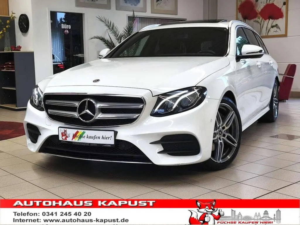 Main__Slider__Photo:Mercedes-Benz E-Class 300d T AMG Line/Navi/S-Dach/Spur/DAB/Ahk 06/2020-0