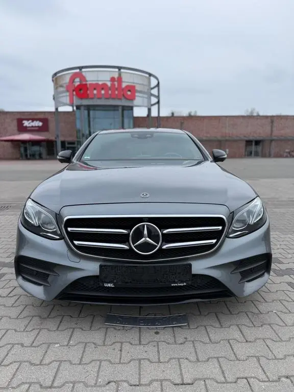 Main__Slider__Photo:Mercedes-Benz E-Class 350e AVANTGARDE LED/AMG-Line/Nappa-Leder/Pano 05/2018-0