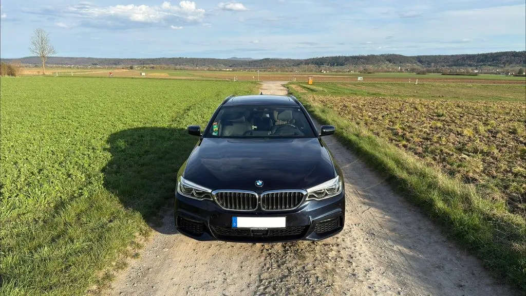 Main__Slider__Photo:BMW 5 Series 540i MSport Pano HuD 09/2019-0