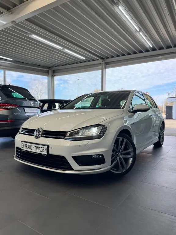 Main__Slider__Photo:Volkswagen Golf 03/2016-0