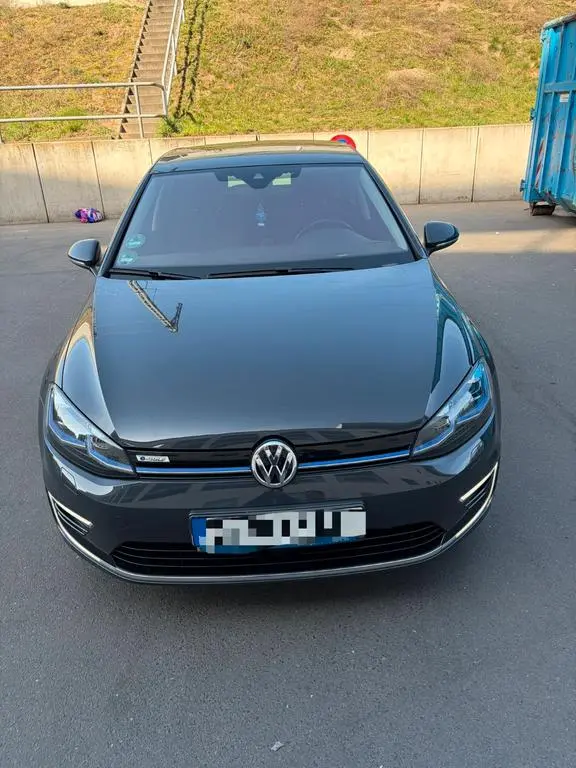 Main__Slider__Photo:Volkswagen Golf e-Golf e-Golf 02/2020-0