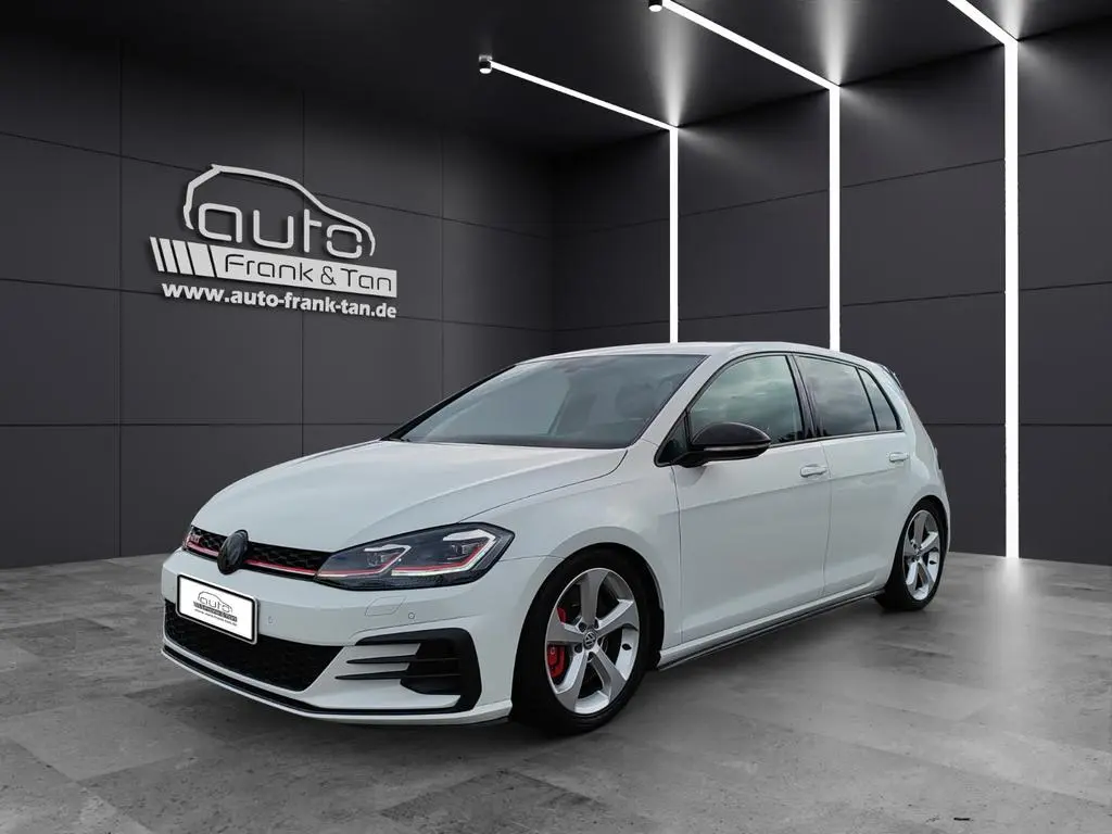 Main__Slider__Photo:Volkswagen Golf VII GTI Performance*BMT/Start-Stopp*Apple* 10/2019-0