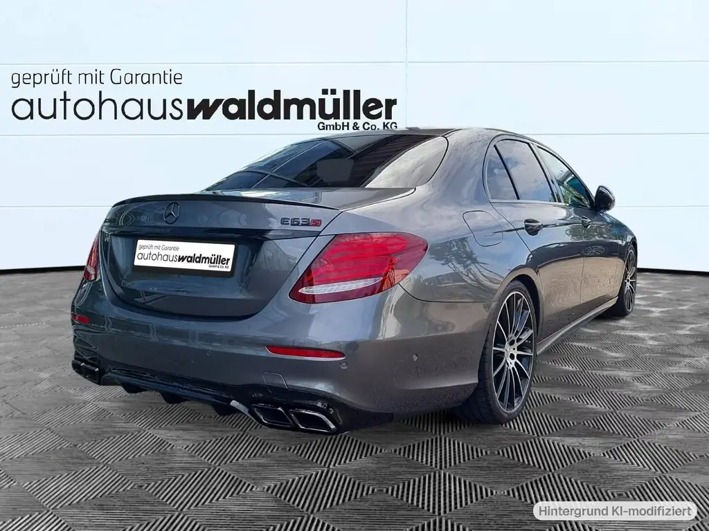 Main__Slider__Photo:Mercedes-Benz E 53 AMG 4Matic+ Limousine Sportpaket LED RFK 01/2019-1