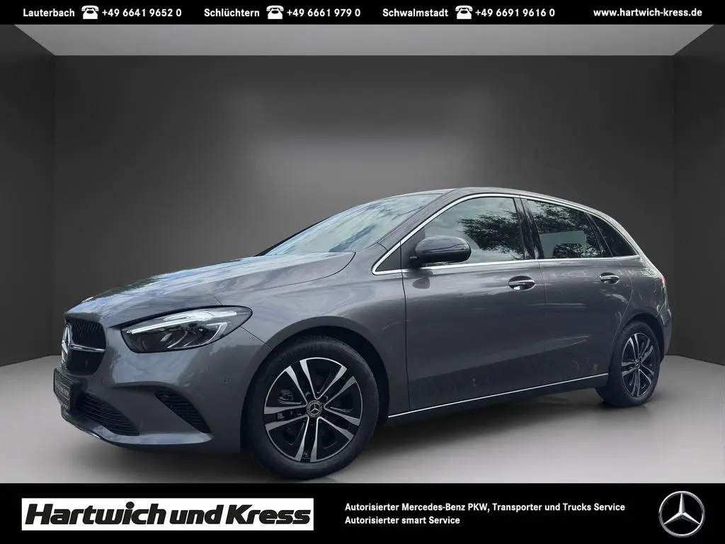 Main__Slider__Photo:Mercedes-Benz B-Class 180 Progressive+Pano+Standhz+Kamera+LED+EasyPa 01/2024-0