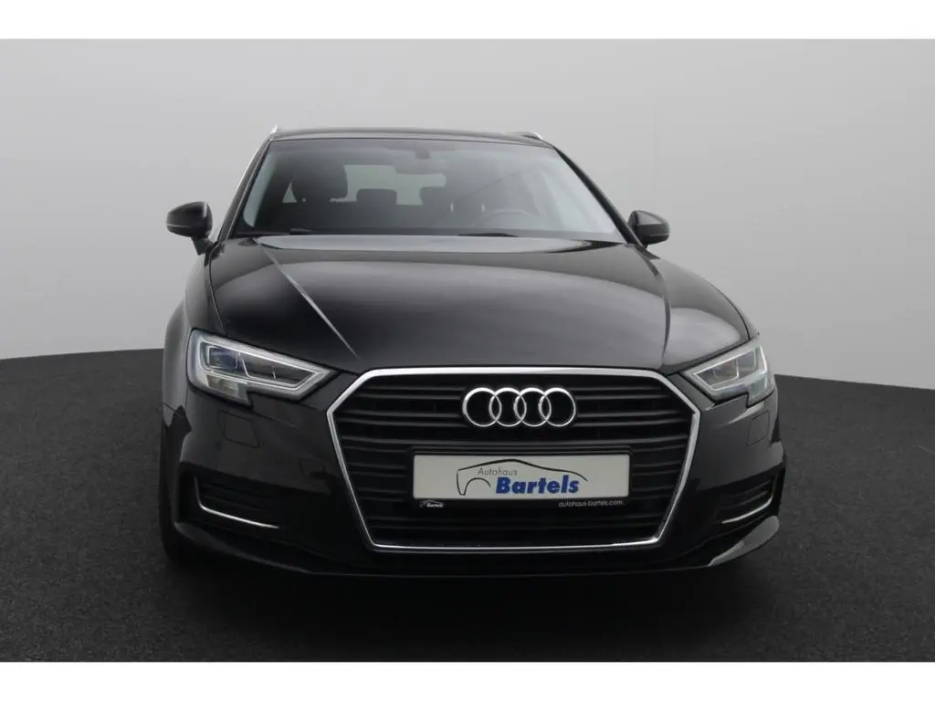 Main__Slider__Photo:Audi A3 Sportback 30 TFSI 2-Zonen-Klimaautom 02/2019-1