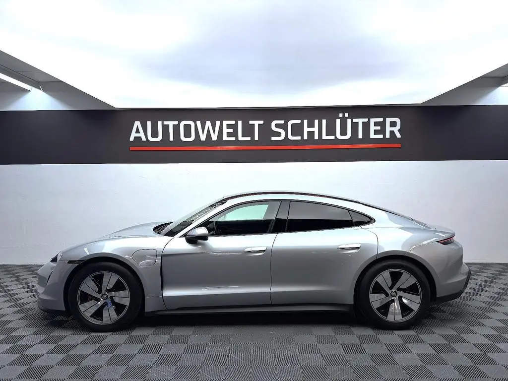 Main__Slider__Photo:Porsche Taycan 4 S Performance Pano*Navi*SHZ*KAM*Bose 02/2020-1