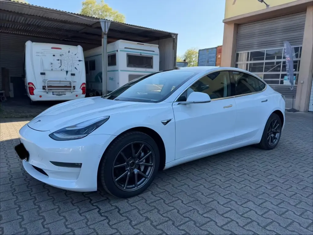 Main__Slider__Photo:Tesla Model 3 Long Range Dual AWD Glasdach Autopilot 03/2020-0