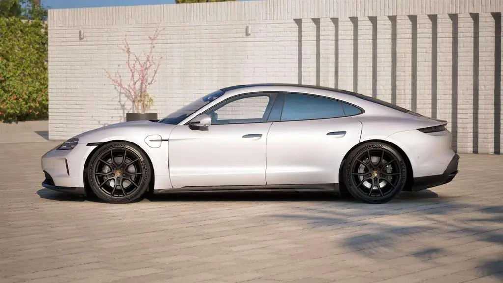 Main__Slider__Photo:Porsche Taycan FACELIFT BATT+/SPORTDESIGN/PANO/AIR/21 RS 12/2024-1