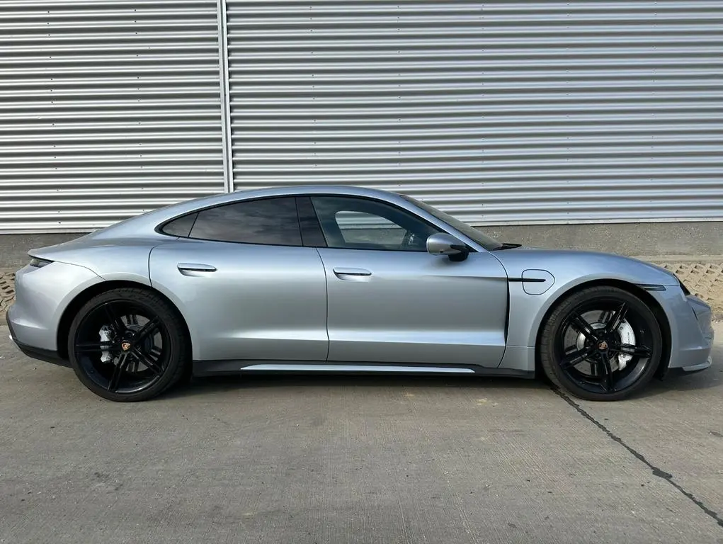 Main__Slider__Photo:Porsche Taycan Turbo APPROVED, Burmester, Kreide 01/2021-1