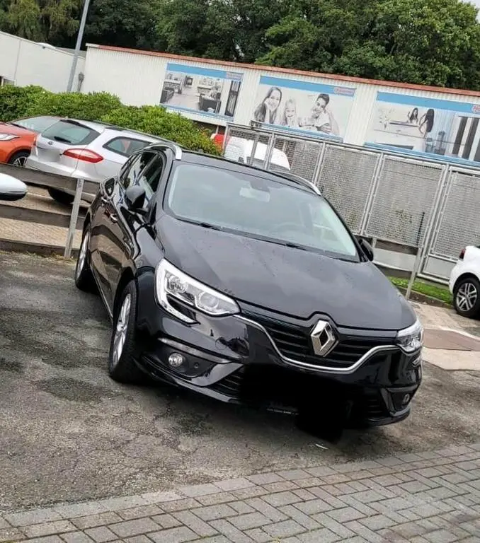Main__Slider__Photo:Renault Megane Limited 08/2018-0