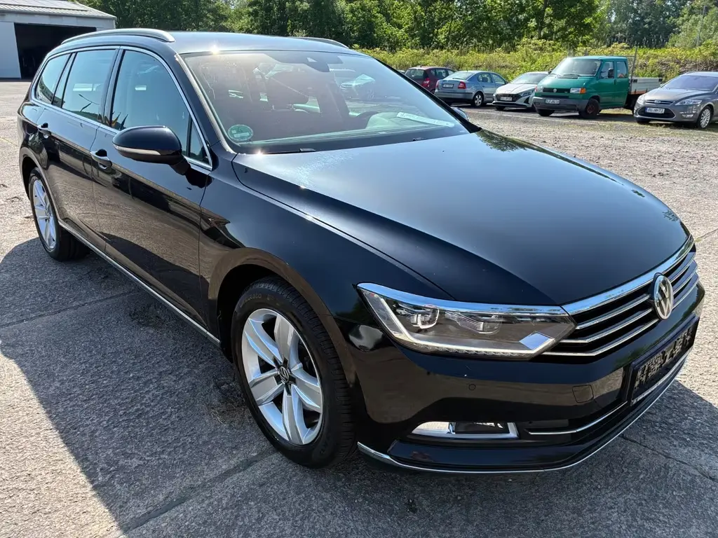 Main__Slider__Photo:Volkswagen Passat Variant Highline**-360° Kamera** 08/2019-1