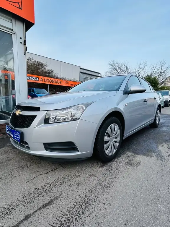 Main__Slider__Photo:Chevrolet Cruze Basis 06/2010-0