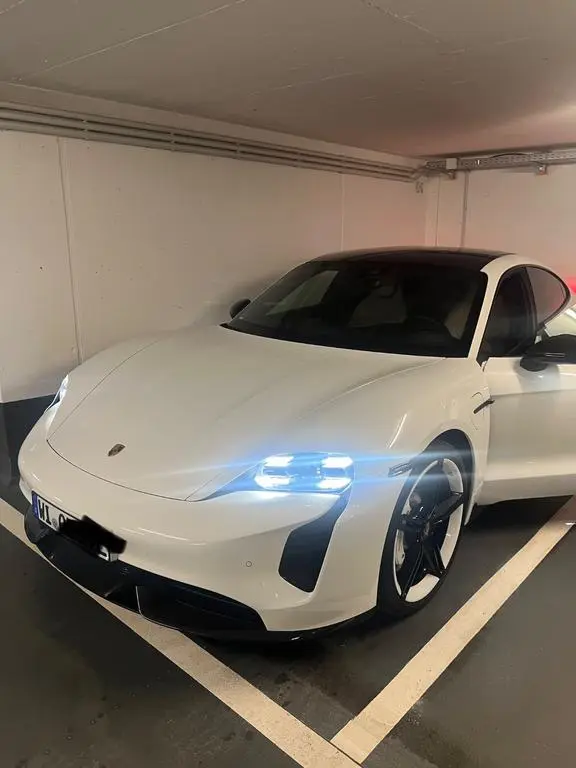 Main__Slider__Photo:Porsche Taycan - Turbo-S Optik Carbon Design Approved 08/2021-1