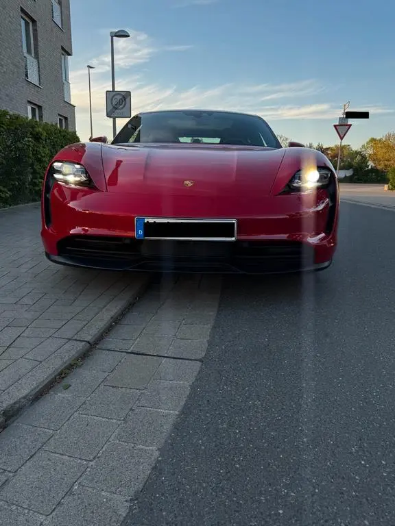 Main__Slider__Photo:Porsche Taycan 4S -Approved - PerformanceBatterie - BOSE 10/2020-1