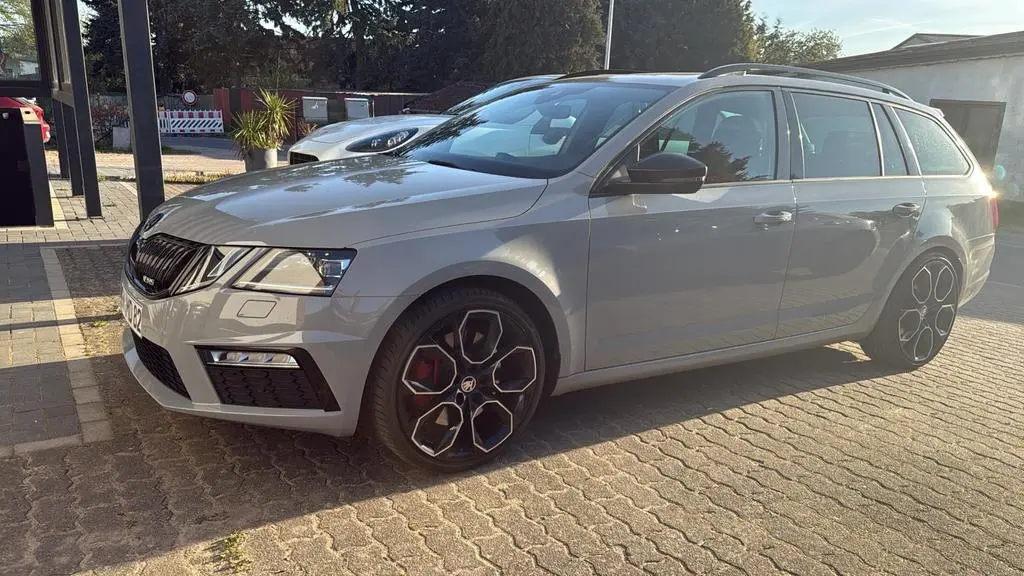 Main__Slider__Photo:Skoda Octavia 2.0 TSI DSG RS60 Combi RS60 05/2019-0