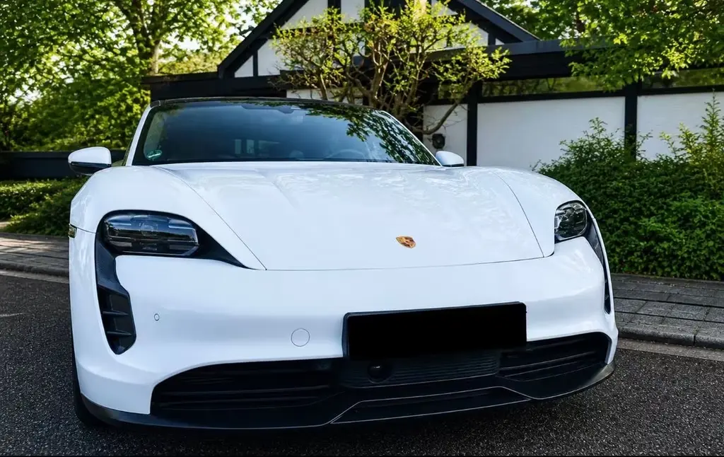 Main__Slider__Photo:Porsche Taycan Chrono/PSCB/Pano/Carbon/21Zoll/ACC/Bose 05/2021-1