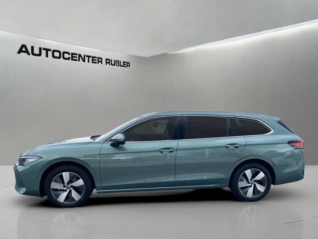 Main__Slider__Photo:Volkswagen Passat Variant 1.5 eTSI 110 kW Business 07/2025-1