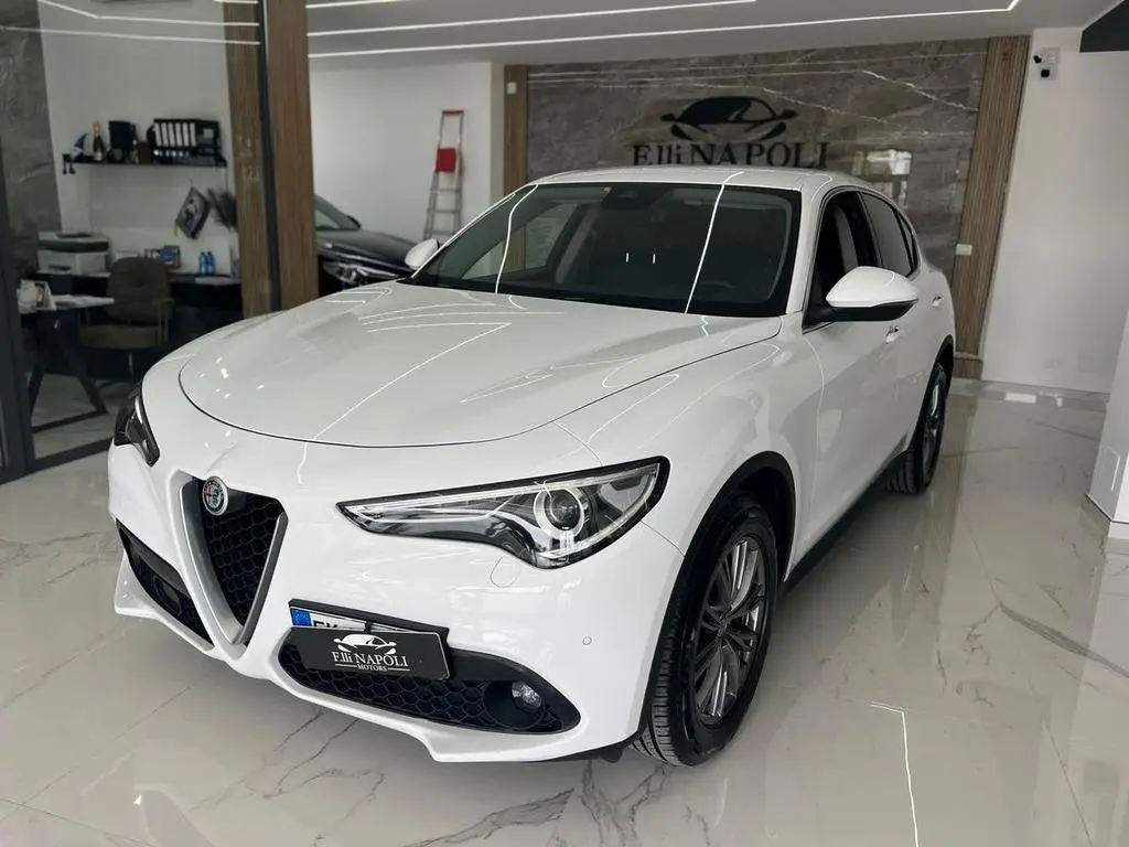Main__Slider__Photo:Alfa Romeo Stelvio 2.2 Turbodiesel 180 CV AT8 RW 12/2017-0