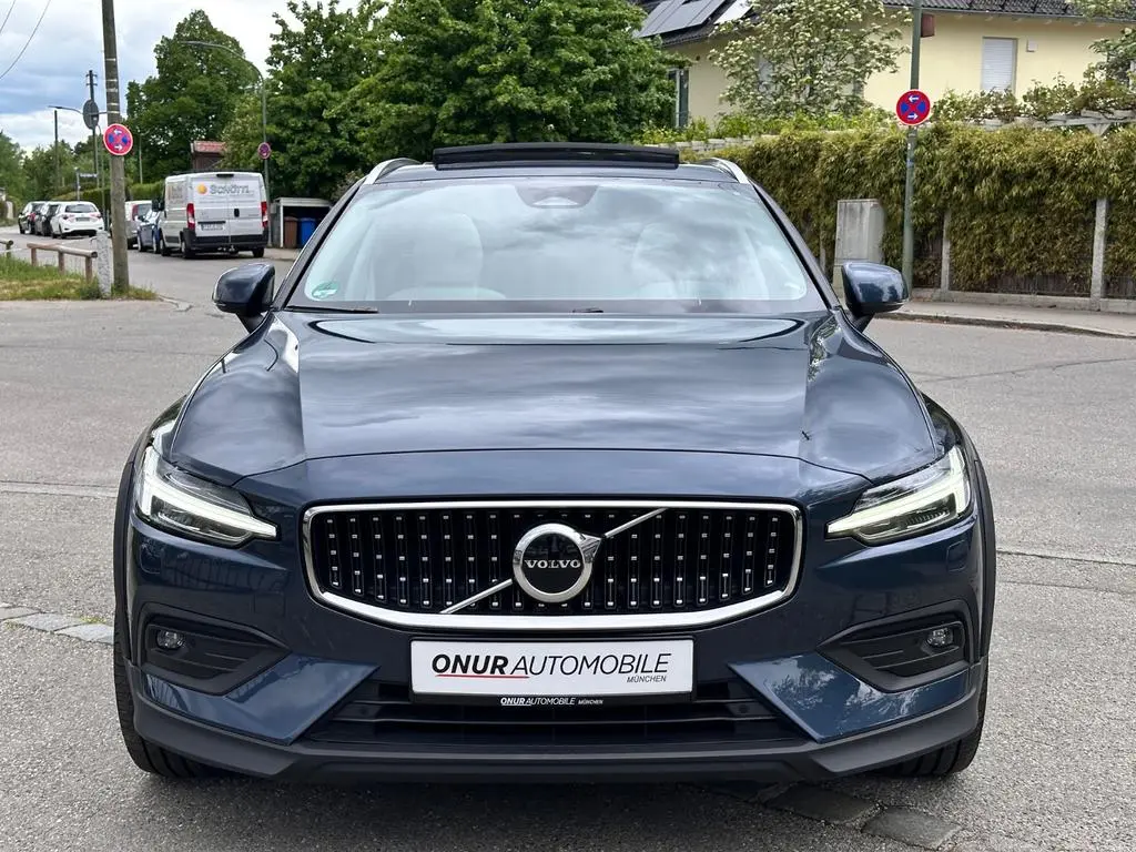 Main__Slider__Photo:Volvo V60 Cross Country Plus AWD Navi Leder Pano ACC 11/2022-0
