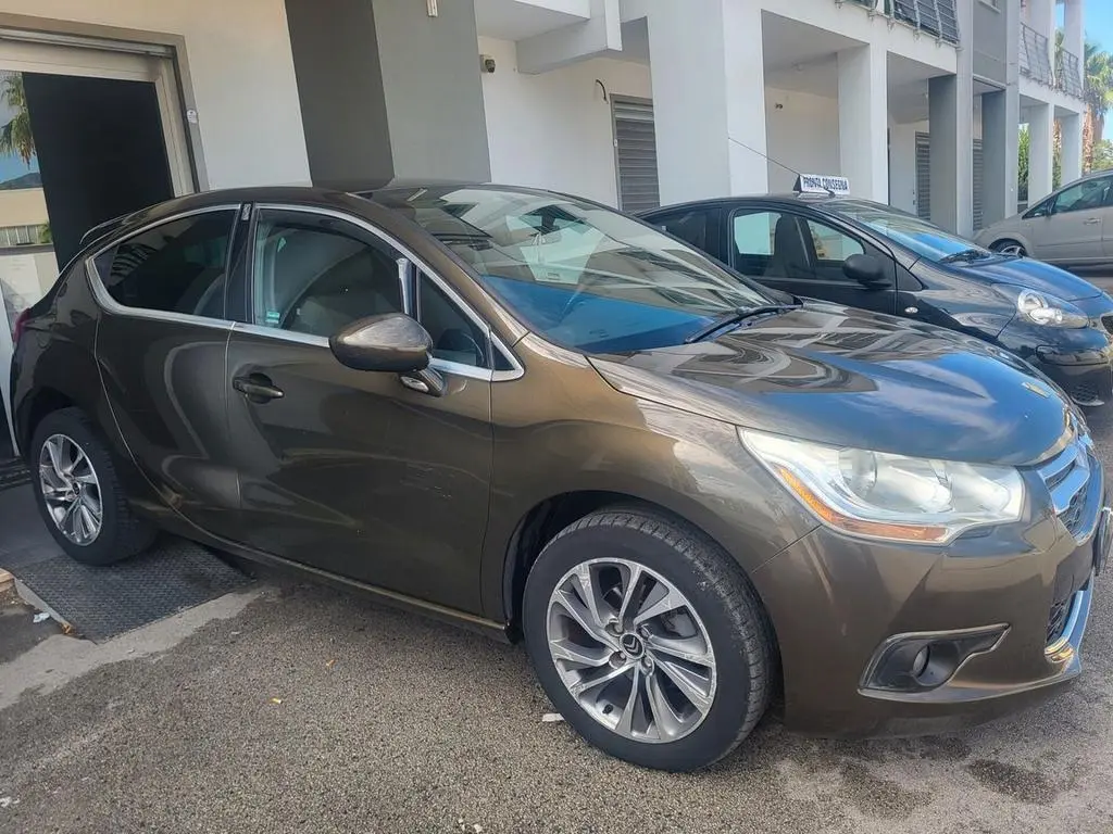 Main__Slider__Photo:DS Automobiles DS4 Ds DS4 4 1.6 e-HDi 110 airdream Chic05/2012 05/2012-0