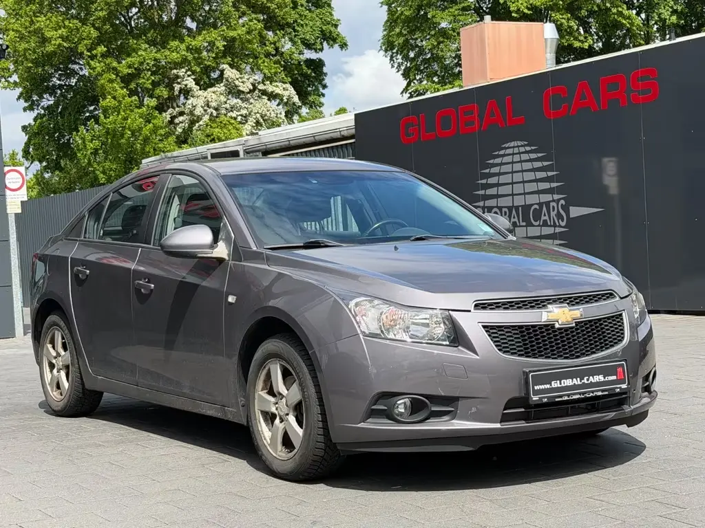 Main__Slider__Photo:Chevrolet Cruze LT 1.6i*KLIMA*CD*ALUFELGEN*2. HAND*TÜV 02/2012-0