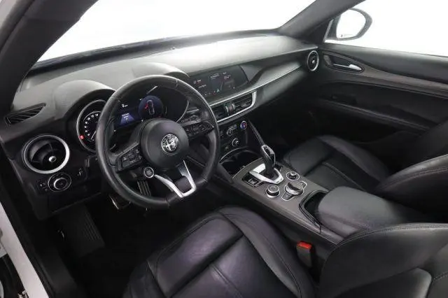 Main__Slider__Photo:Alfa Romeo Stelvio ALFA ROMEO Stelvio Stelvio 2.2 Turbodiesel 210 C 07/2023-0