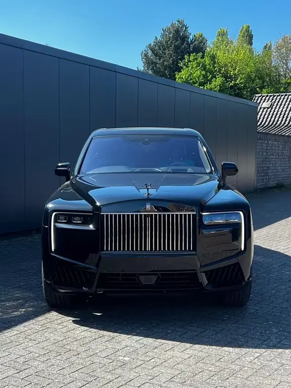 Main__Slider__Photo:Rolls-Royce Cullinan Black Badge Cullinan 02/2026-0