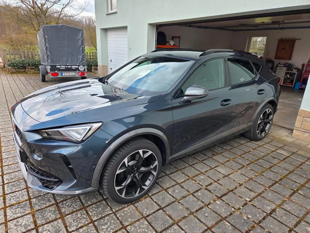 Main__Slider__Photo:Cupra Formentor 2.0 TSI 228kW VZ 4Drive DSG VZ 03/2024-0