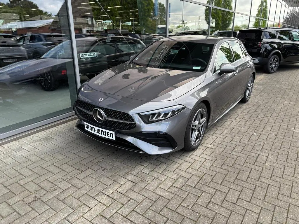 Main__Slider__Photo:Mercedes-Benz A 200 AMG Line Advanced Plus AHK Distronic Kamer 09/2025-1