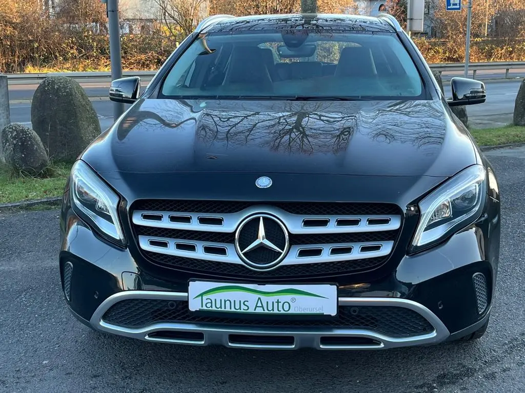Main__Slider__Photo:Mercedes-Benz GLA 200 URBAN-AUTOM-PANORAMA-NAVI-SITZHZ-HECK El 04/2017-1