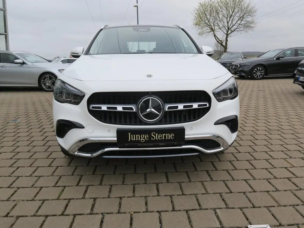 Main__Slider__Photo:Mercedes-Benz GLA 200 Progressive Pano-Dach Totwinkelass. 360° 03/2025-1
