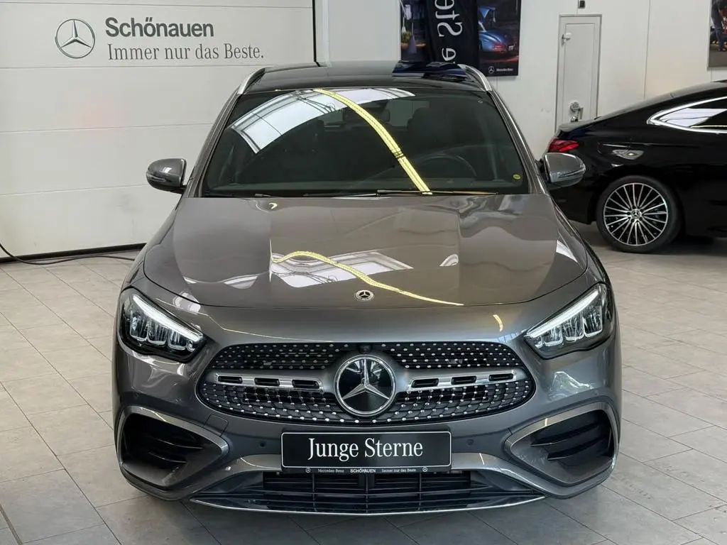 Main__Slider__Photo:Mercedes-Benz GLA 200 AMG+PANO+KAMERA+19"+KEYLESSGO+DAB+LED 02/2024-1