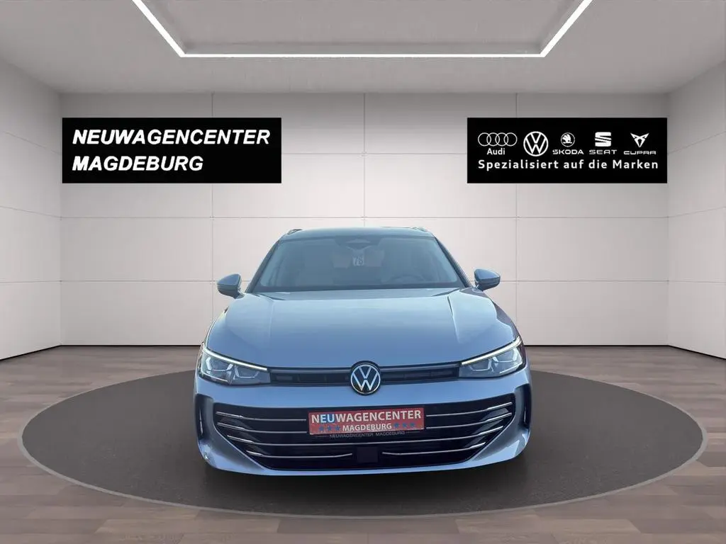 Main__Slider__Photo:Volkswagen Passat Variant 2.0 TDI DSG ELEGANCE*IQ.LIGHT*HuD 02/2025-1
