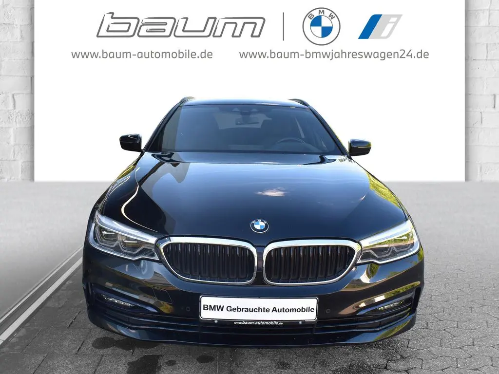 Main__Slider__Photo:BMW 520 i Touring Head-Up HiFi LED WLAN RFK Shz PDC 01/2018-1