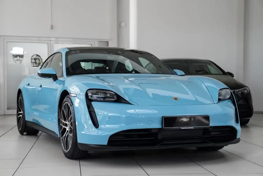 Main__Slider__Photo:Porsche Taycan 4S Approved Garantie 01/2021-1