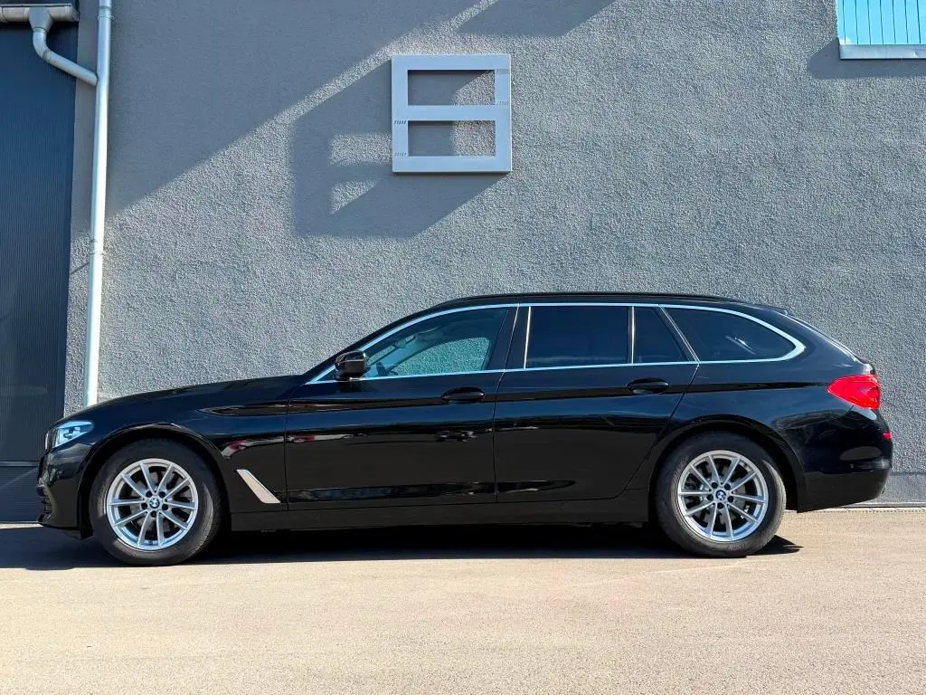 Main__Slider__Photo:BMW 520 5 Touring 520 i Sitzheizung LED 03/2018-1