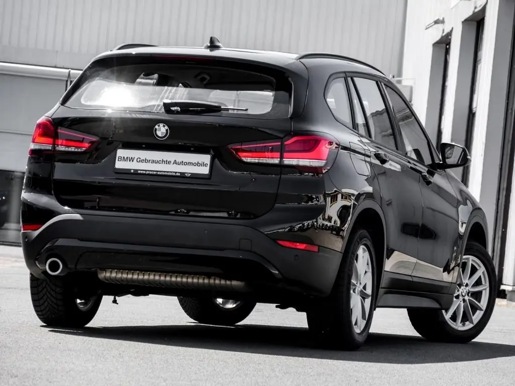 Main__Slider__Photo:BMW X1 sDrive18i Advantage NAVI LED PDC Shz Leder 06/2021-1