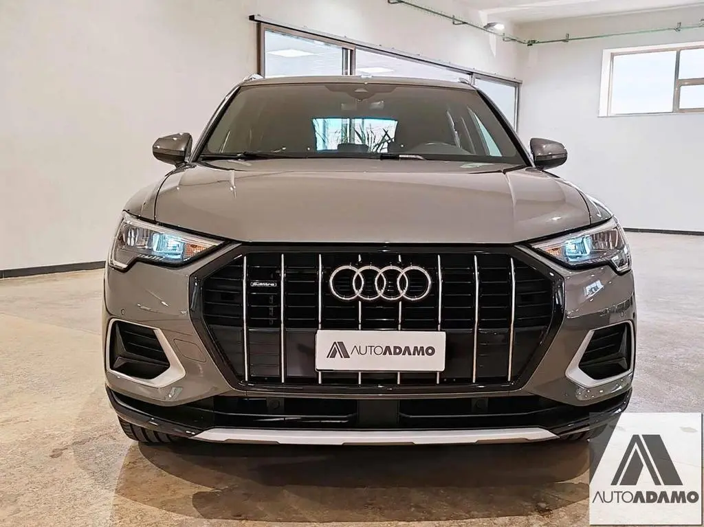 Main__Slider__Photo:Audi Q3 40 TDI quattro S tronic Business 11/2020-1