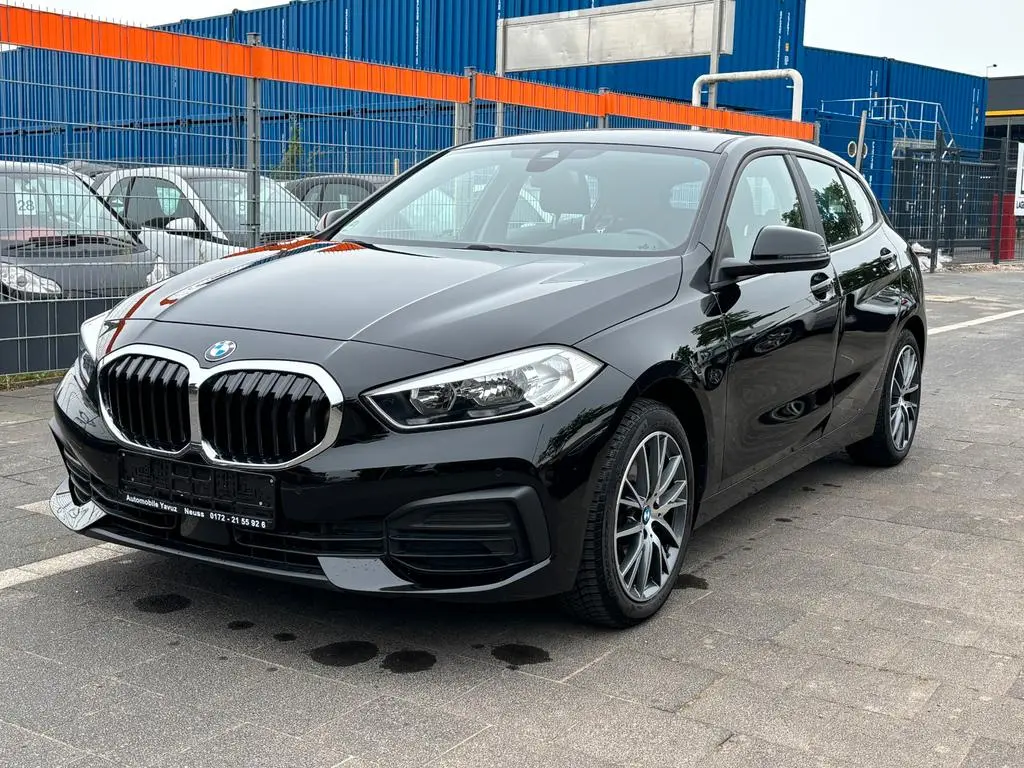 Main__Slider__Photo:BMW 118 i Aut.| PDC | Navi | DAB | SHZ |WLAN 02/2021-1