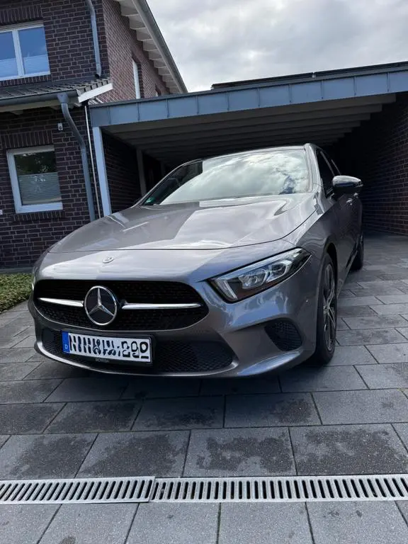 Main__Slider__Photo:Mercedes-Benz A 200 Progressive, Night-Paket, Panoramadach 06/2020-1